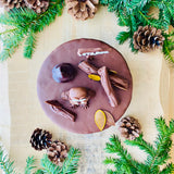 TORTA AL CIOCCOLATO DI NATALE CON DECORAZIONI